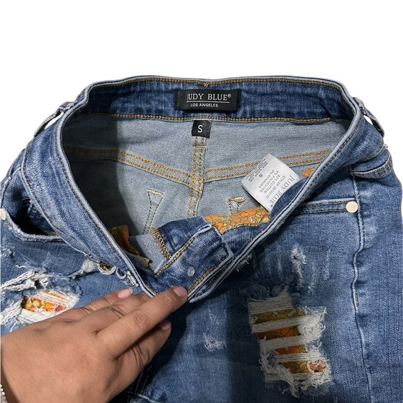 Judy Blue patch boho floral - Picture 4 of 7